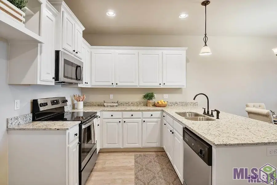 17455 Berkshire Dr, Prairieville, LA 70769 - Image #3