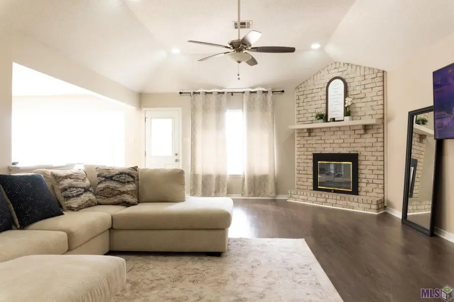 2104 Greenwood Dr, Laplace, LA 70068 - Image #3