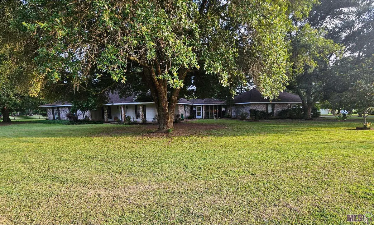 1343 Holly Dr, Slaughter, LA 70777 - Image #1