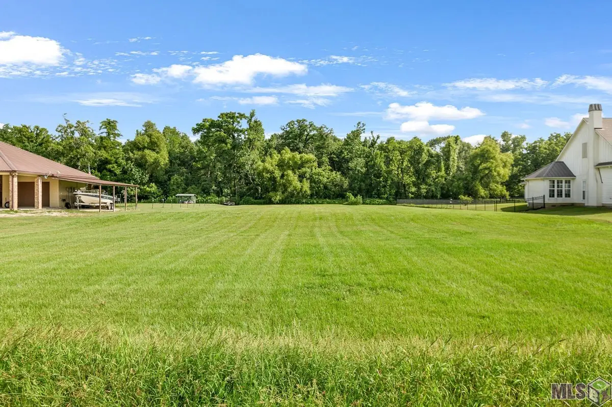 8958 Singleton Rd, Port Allen, LA 70767 - Image #1