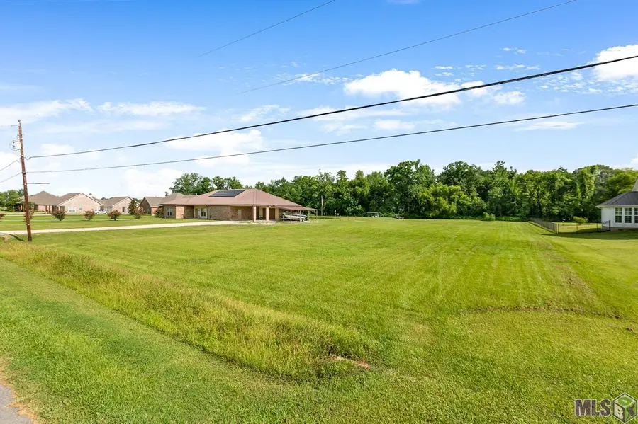 8958 Singleton Rd, Port Allen, LA 70767 - Image #2