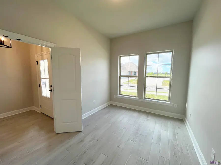 1216 Lakehaven Dr, Gonzales, LA 70737 - Image #2