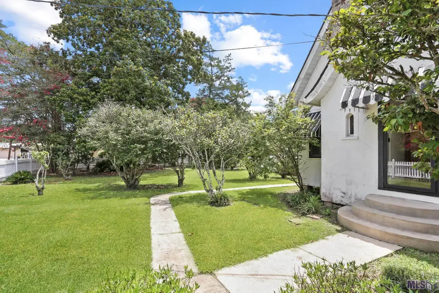 11892 Ferdinand St, Saint Francisville, LA 70775 - Image #2