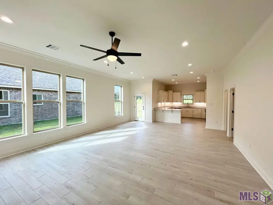 1224 Lakehaven Dr, Gonzales, LA 70737 - Image #2