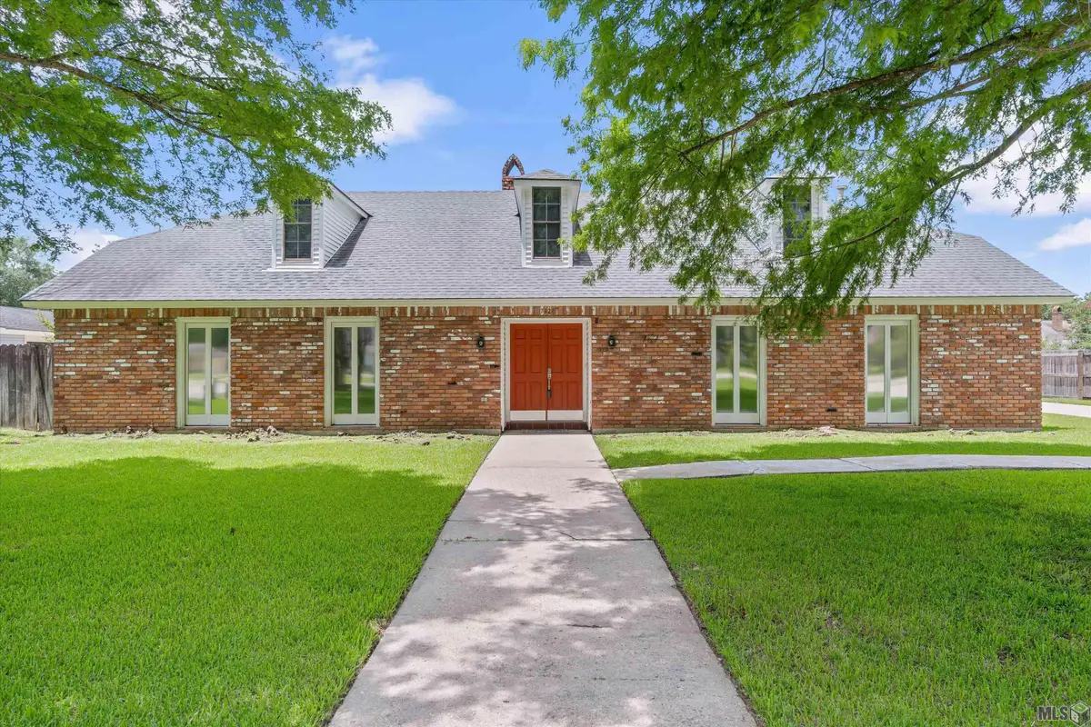 7127 Burtcliff Dr, Baton Rouge, LA 70818 - Image #1