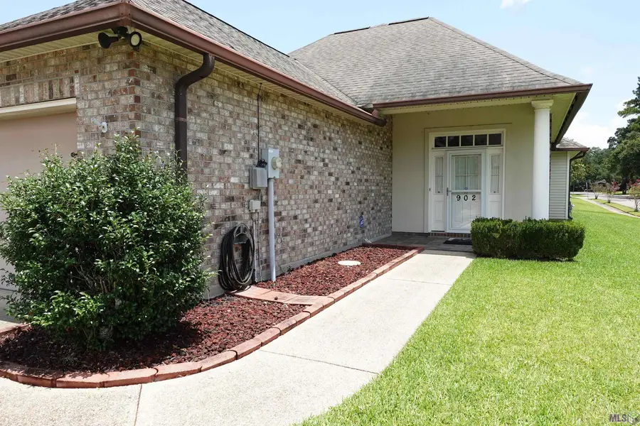 902 Woodhue Dr, Baton Rouge, LA 70810 - Image #2