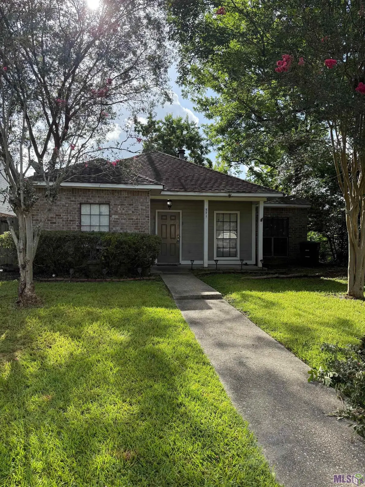 571 Fawn Lake Dr, Baton Rouge, LA 70816 - Image #1