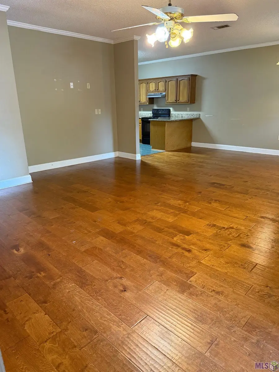 571 Fawn Lake Dr, Baton Rouge, LA 70816 - Image #2