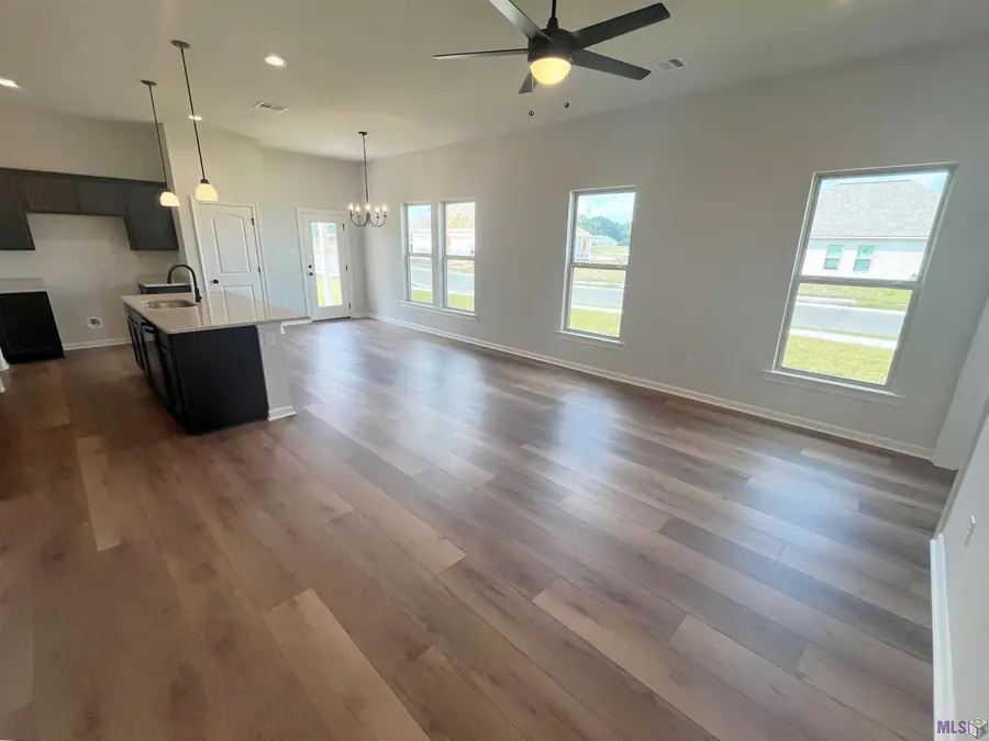 2165 Taylor Dr, Port Allen, LA 70767 - Image #2