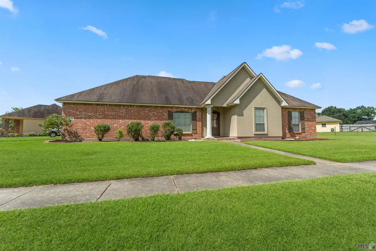2616 Woodbend Dr, Zachary, LA 70791 - Image #1