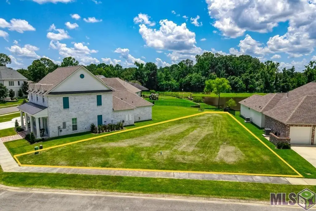 13004 W Waterside Dr, Baton Rouge, LA 70818 - Image #1
