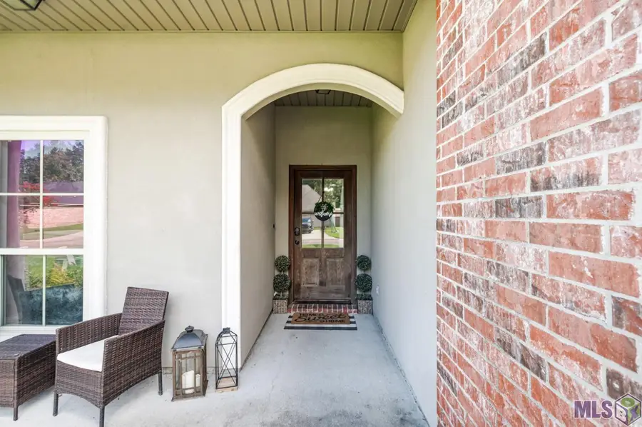 10133 Angela Dr, Denham Springs, LA 70706 - #2