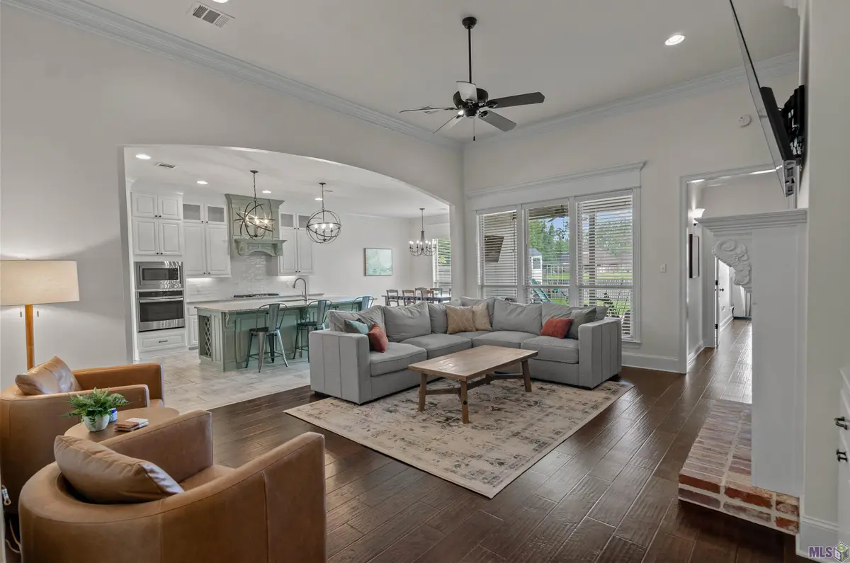 37405 Cypress Hollow Ave, Prairieville, LA 70769 - Image #1