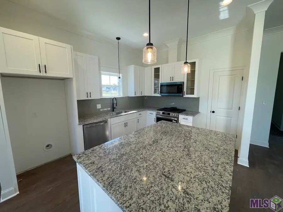 33978 Highlandia Dr, Denham Springs, LA 70706 - Image #2