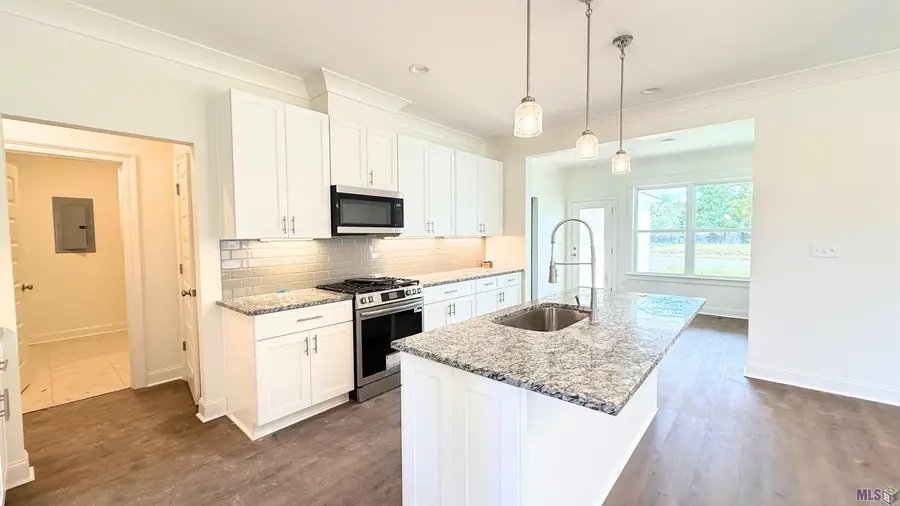 10486 High Point Dr, Denham Springs, LA 70706 - Image #2
