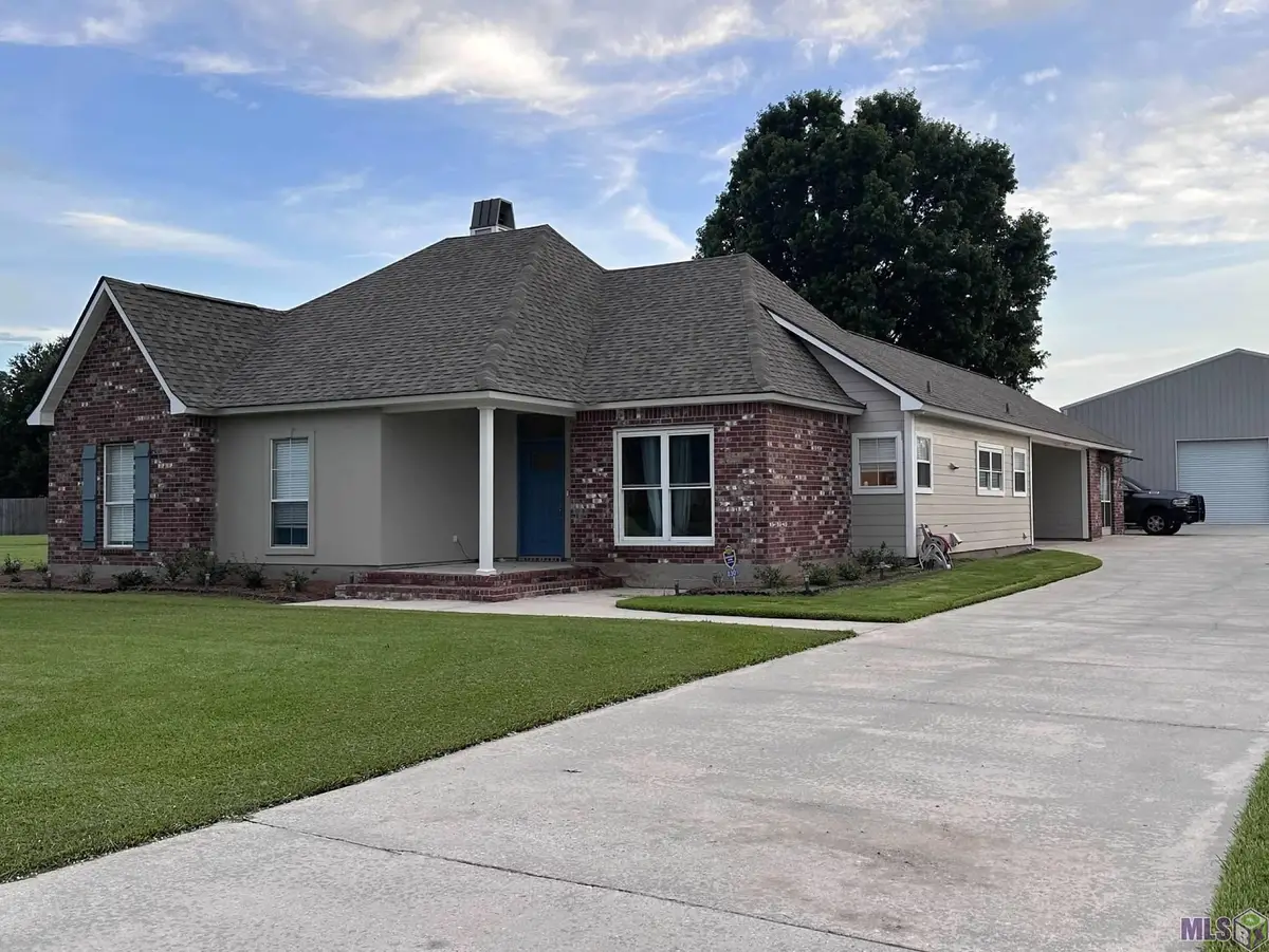 8301 Pin Oak Dr, Zachary, LA 70791 - Image #1