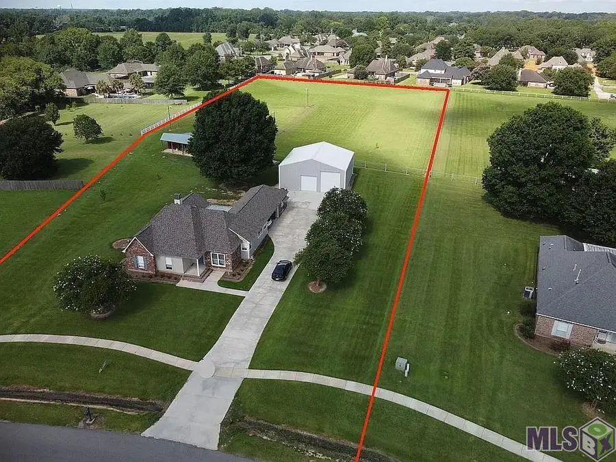 8301 Pin Oak Dr, Zachary, LA 70791 - Image #2