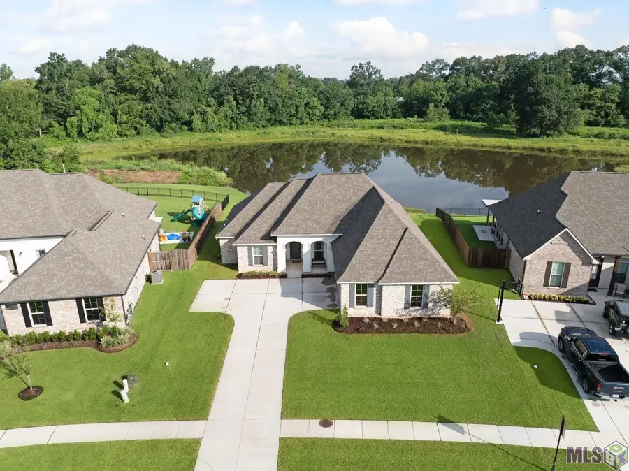 7067 Panama Canal Dr, Gonzales, LA 70737 - Image #2