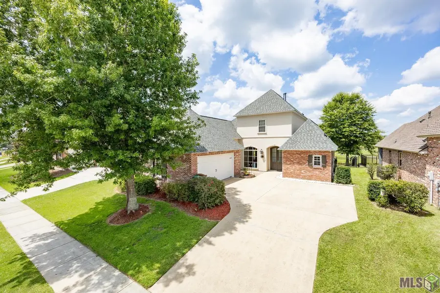 2887 Muirfield Dr, Zachary, LA 70791 - Image #2