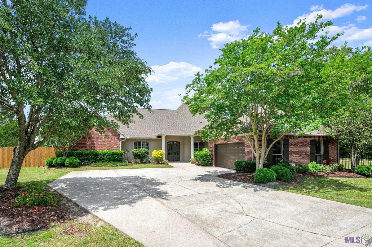 27045 Regency Park Dr, Denham Springs, LA 70726 - Image #1