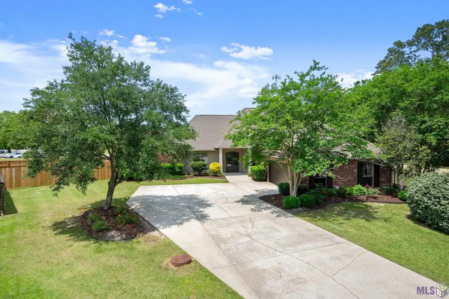 27045 Regency Park Dr, Denham Springs, LA 70726 - Image #3