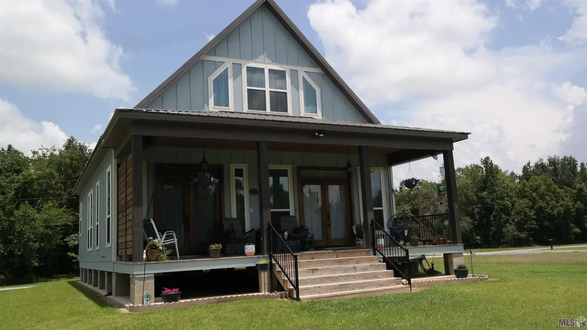 10082 Swanson Rd, Port Allen, LA 70767 - Image #1