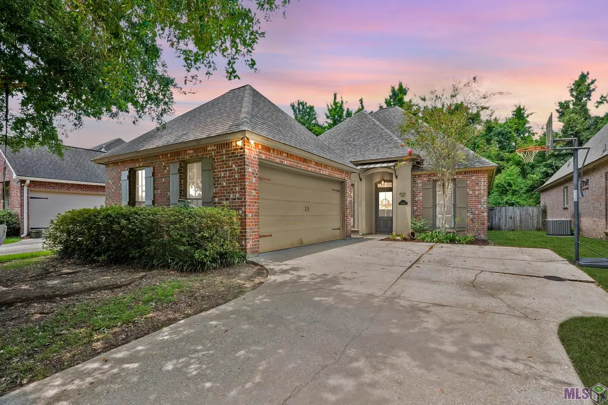 36290 W Pine Grove Ct, Prairieville, LA 70769 - Image #1