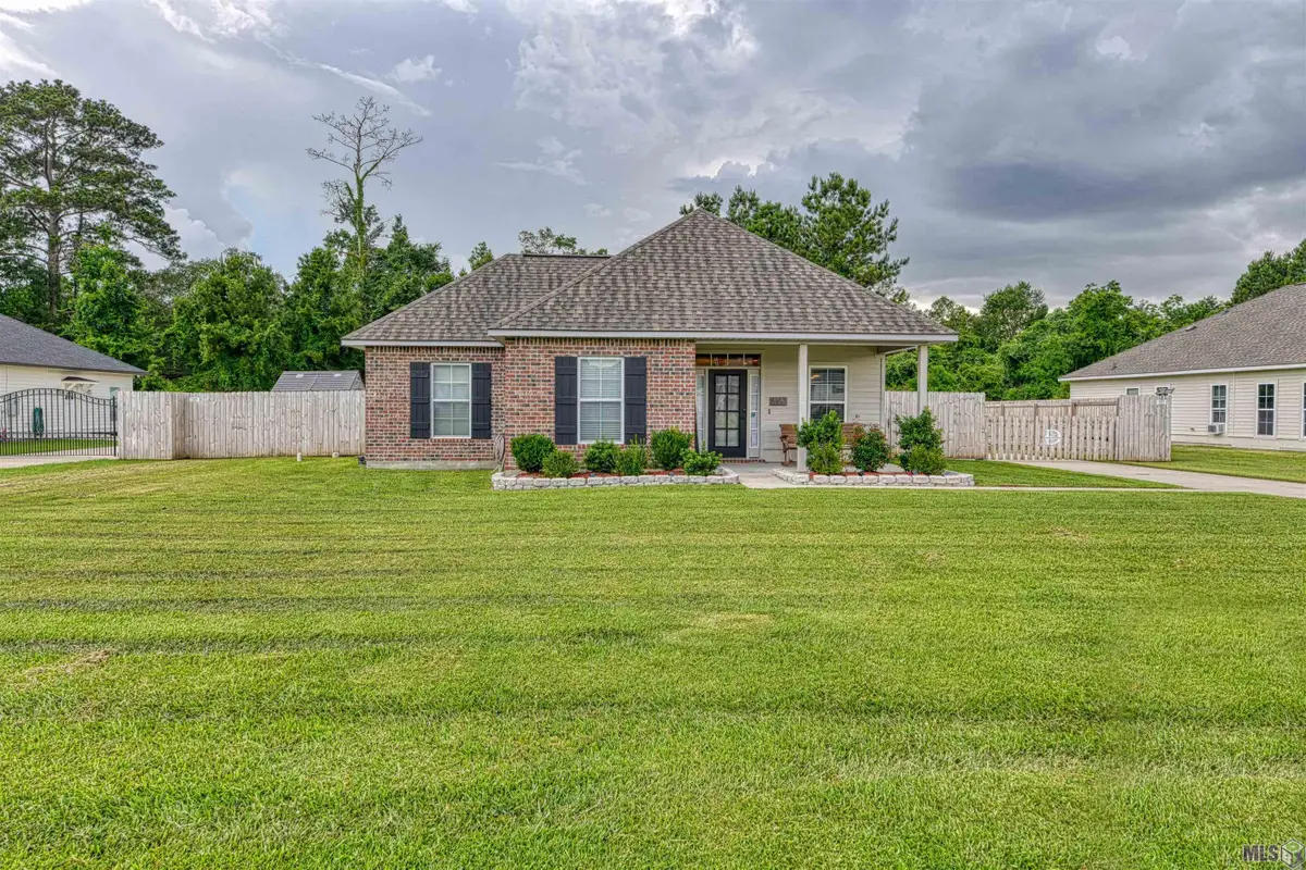 18049 Diaz Rd, Prairieville, LA 70769 - Image #1