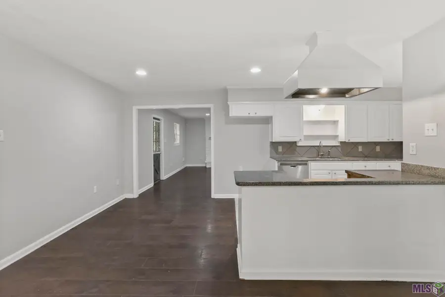 9644 Meadowdale Dr, Baton Rouge, LA 70811 - Image #2