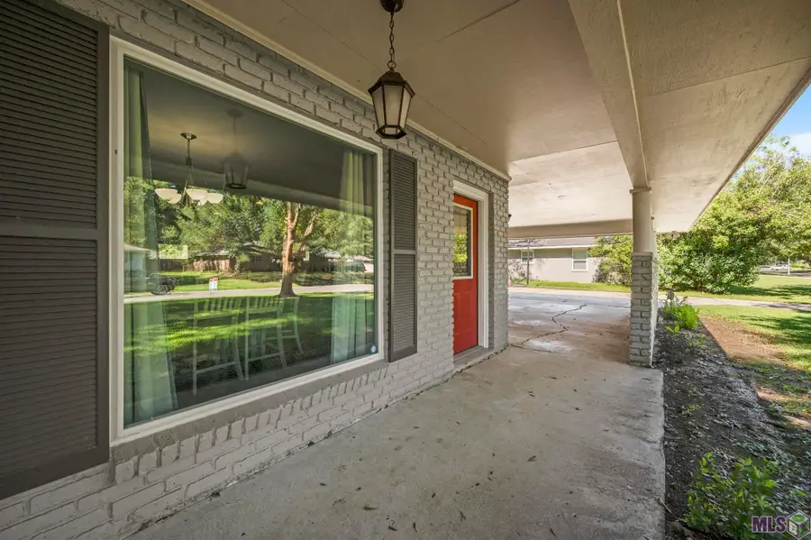 6677 Landmor Dr, Greenwell Springs, LA 70739 - Image #2