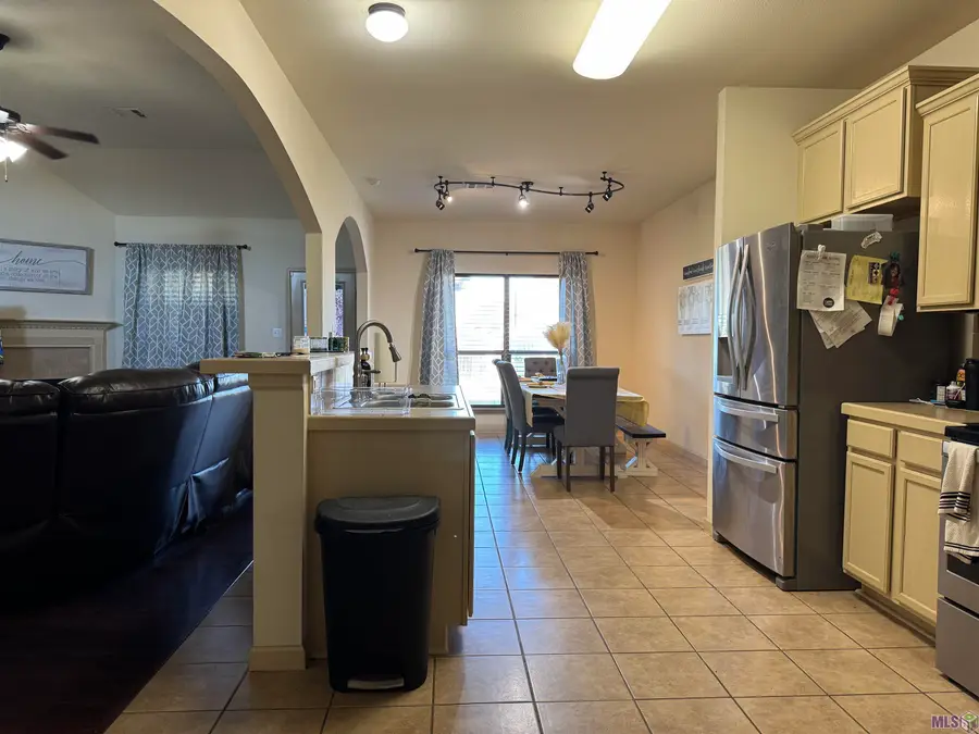 41144 Citadel Dr, Sorrento, LA 70778 - Image #2