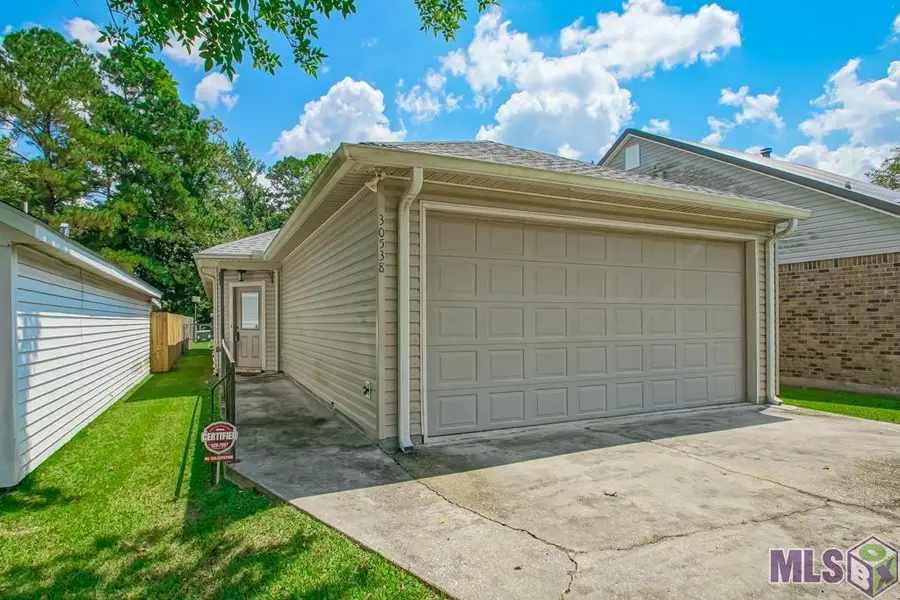 30538 Fairway View Dr, Denham Springs, LA 70726 - Image #3