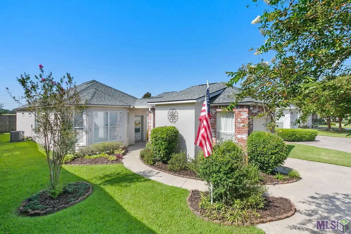 5428 Courtyard Dr, Gonzales, LA 70737 - Image #1