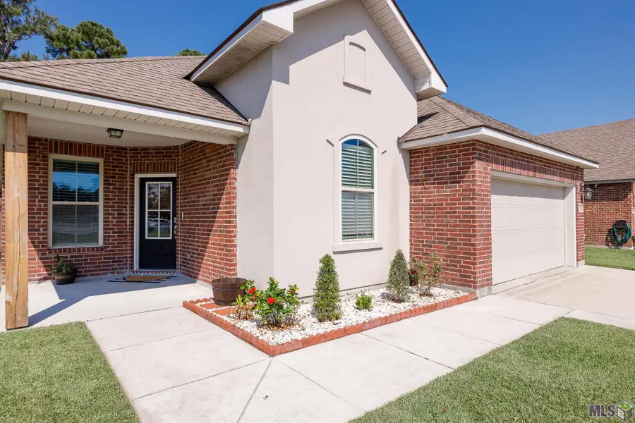 11341 Legacy Oaks Ln, Gonzales, LA 70737 - Image #2
