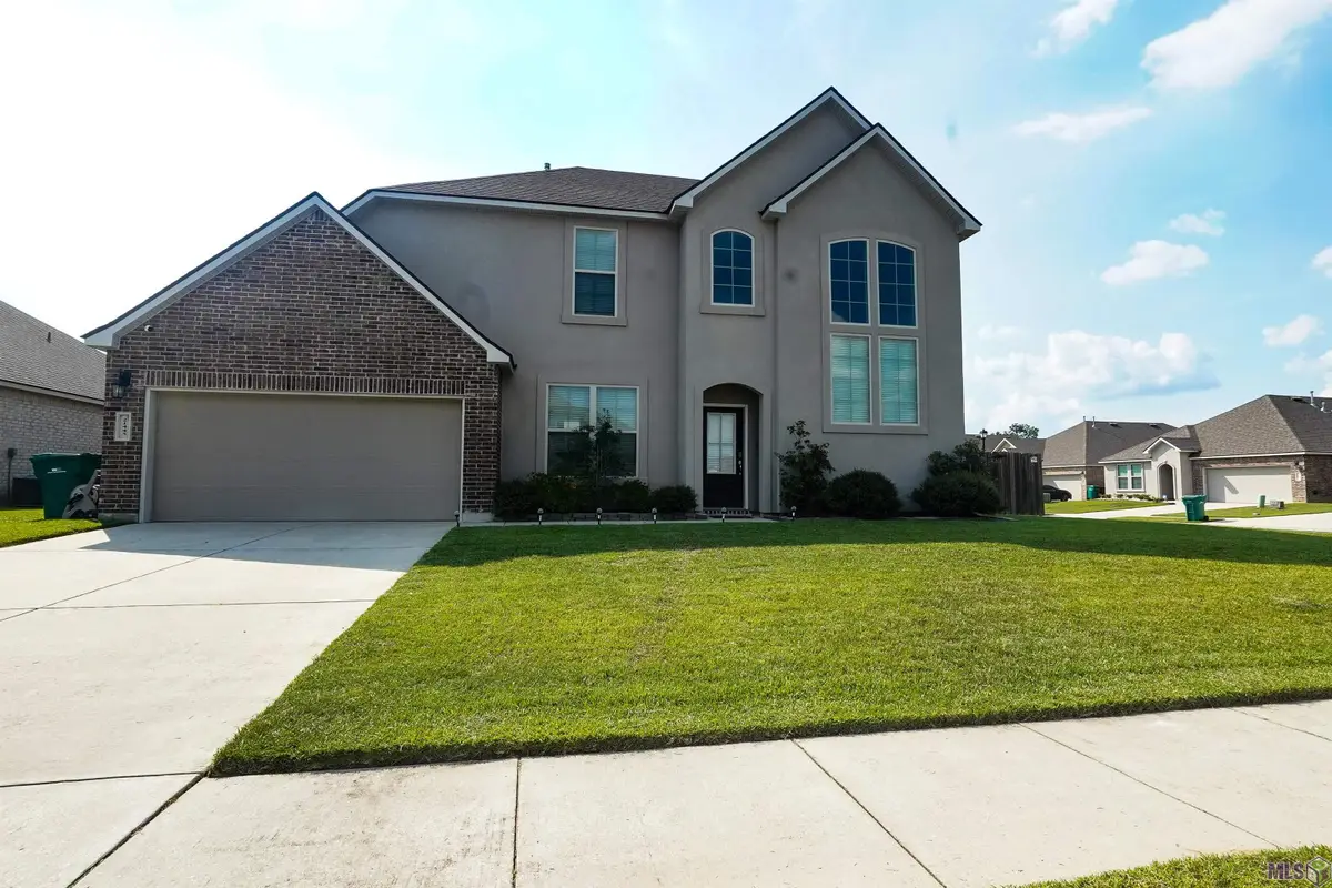 21445 W Grove Dr, Zachary, LA 70791 - Image #1