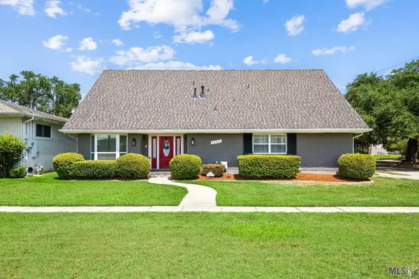 5001 Avron Dr, Metairie, LA 70006