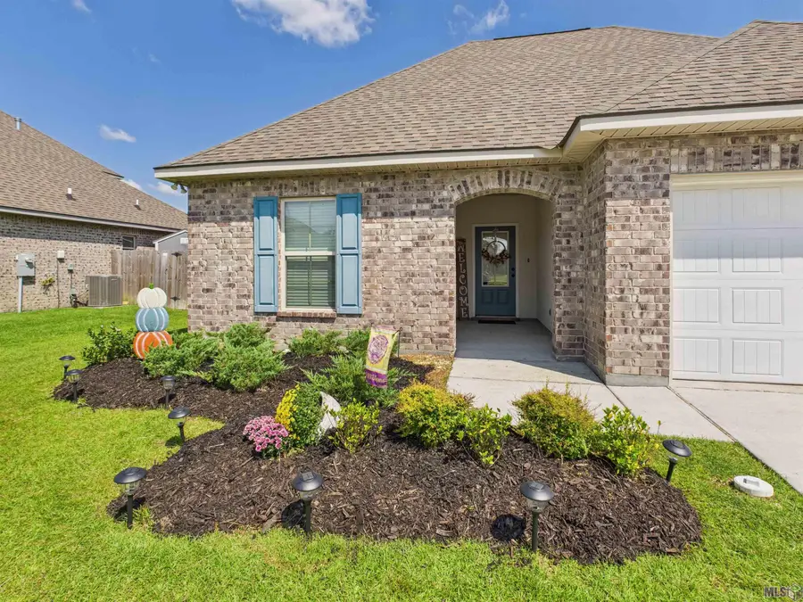 40212 Maddie Dr, Prairieville, LA 70769 - Image #2