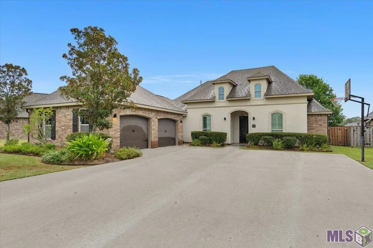 8257 Quiet Creek Dr, Denham Springs, LA 70726 - Image #1