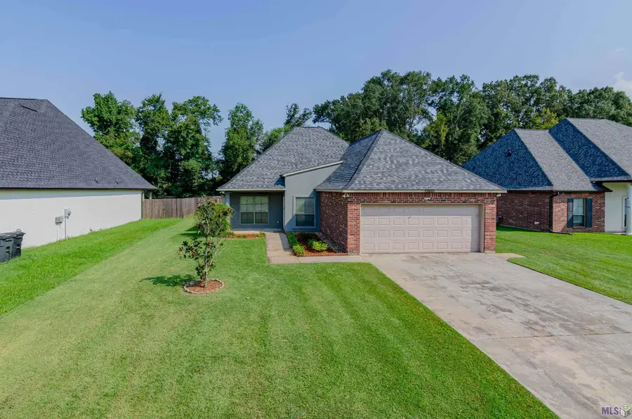 39074 Balmoral Dr, Prairieville, LA 70769 - Image #2