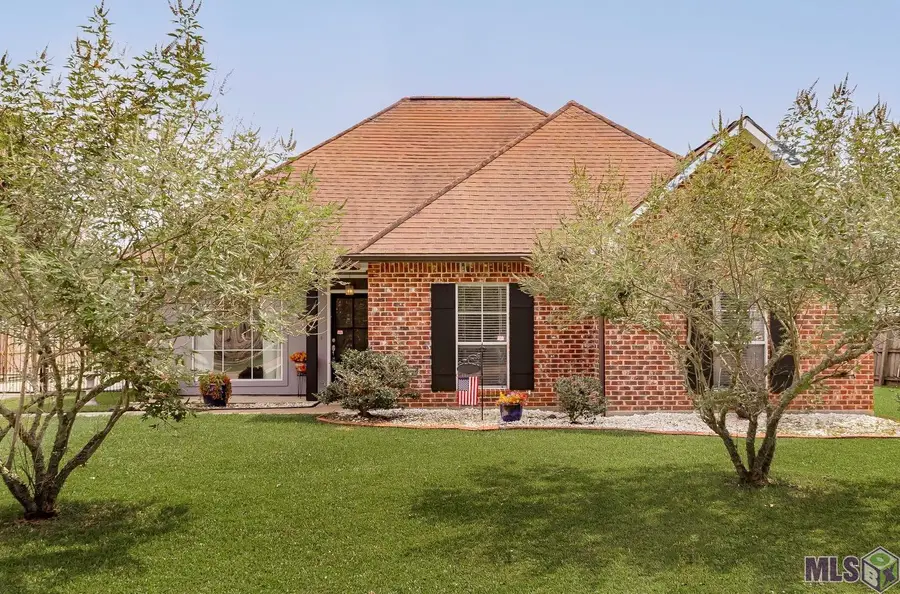 38237 Graystone Ave, Prairieville, LA 70769 - Image #2