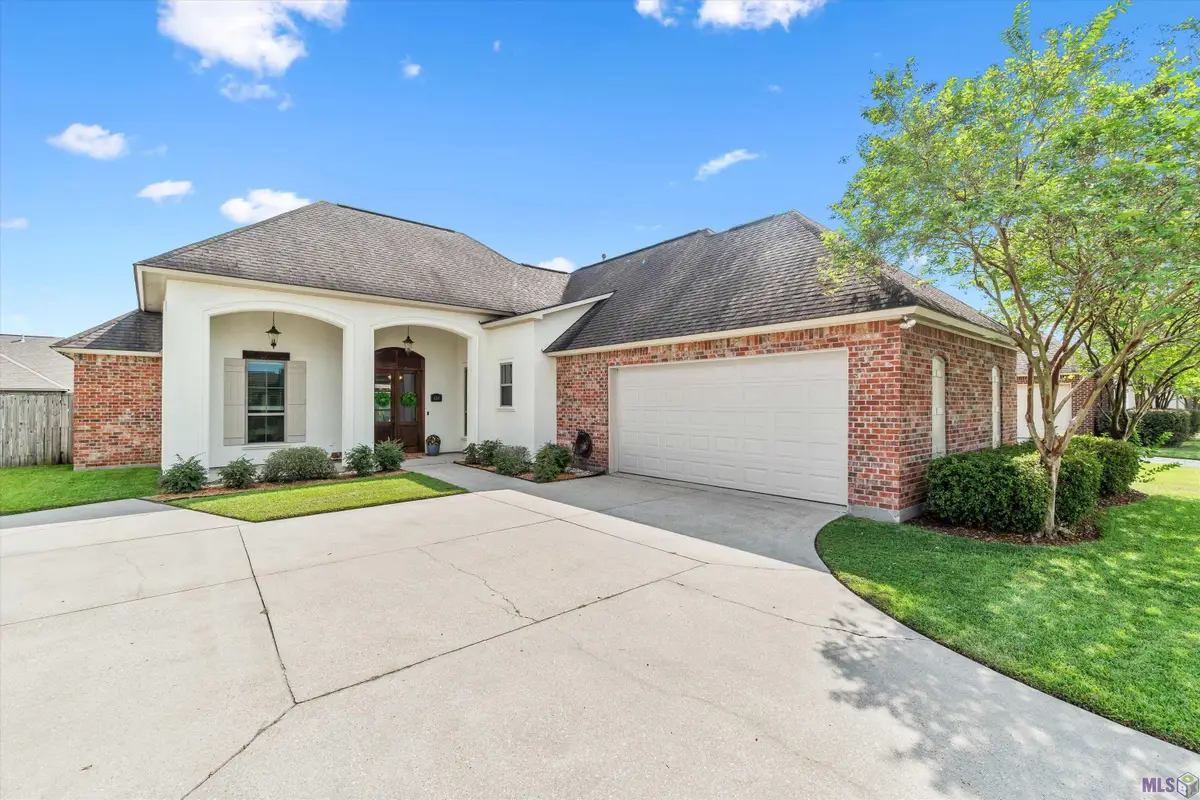 6214 Pelican Crossing Dr, Gonzales, LA 70737 - Image #1