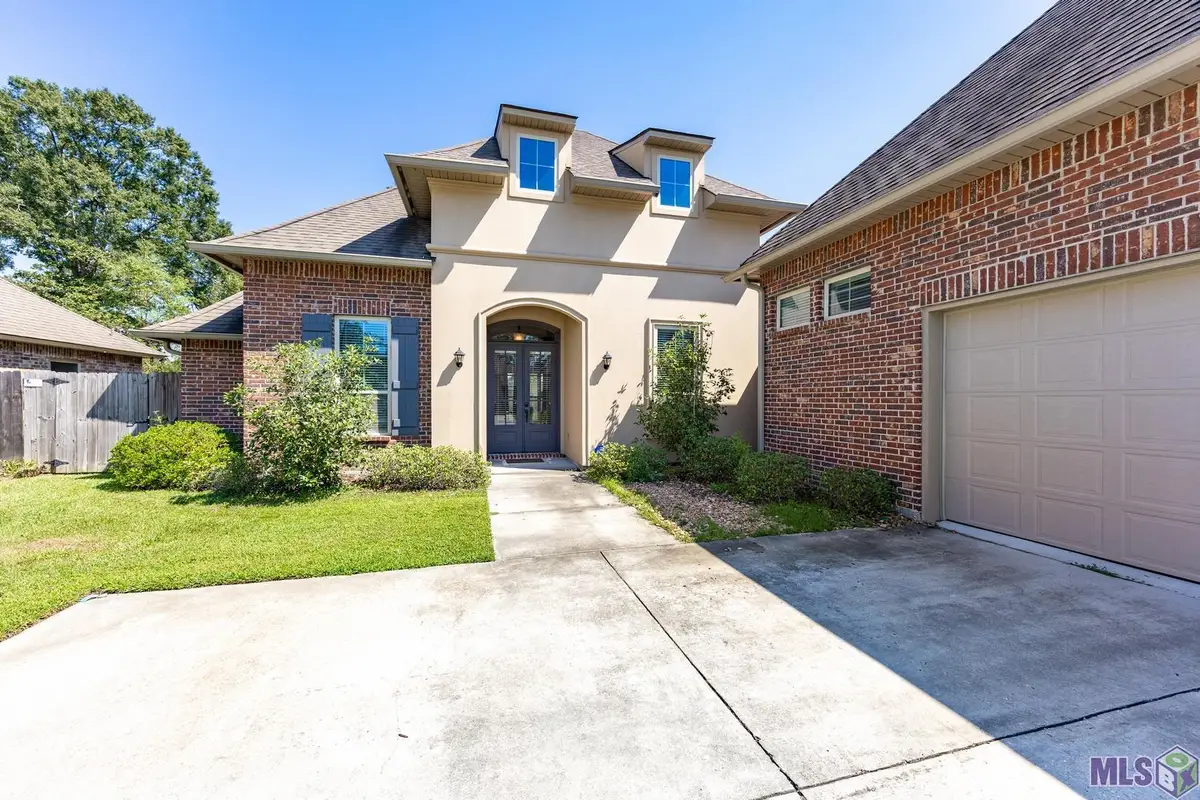 18032 River Landing Dr, Prairieville, LA 70769 - Image #1