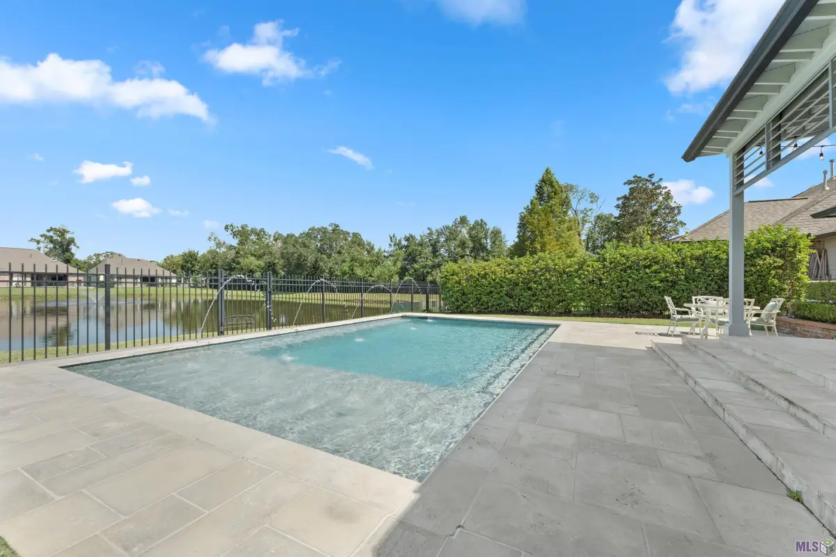 38086 Valley Woods Ct, Prairieville, LA 70769 - Image #1