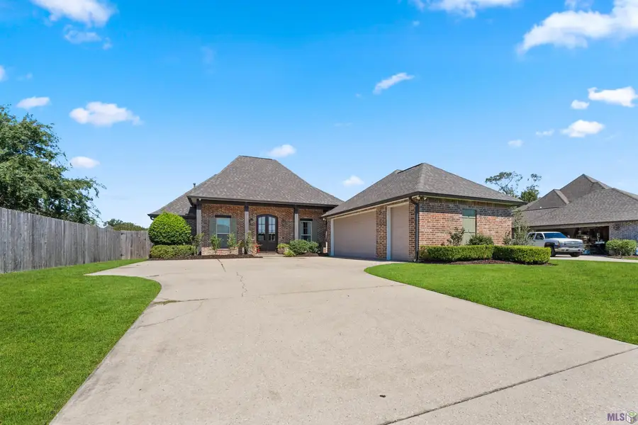 38086 Valley Woods Ct, Prairieville, LA 70769 - Image #3