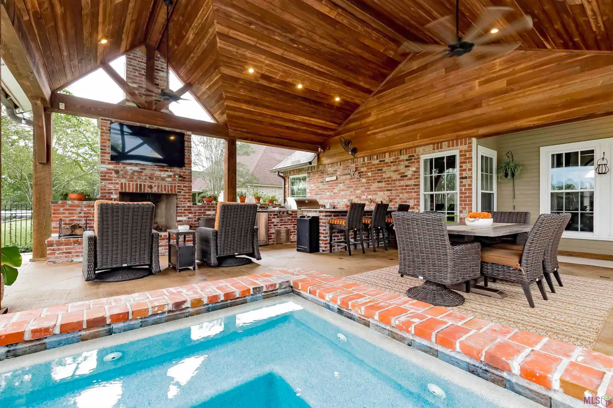 18953 Vignes Lake Ave, Baton Rouge, LA 70817 - Image #1