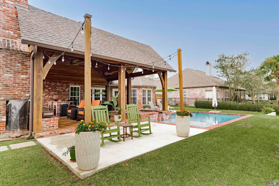 18953 Vignes Lake Ave, Baton Rouge, LA 70817 - Image #2