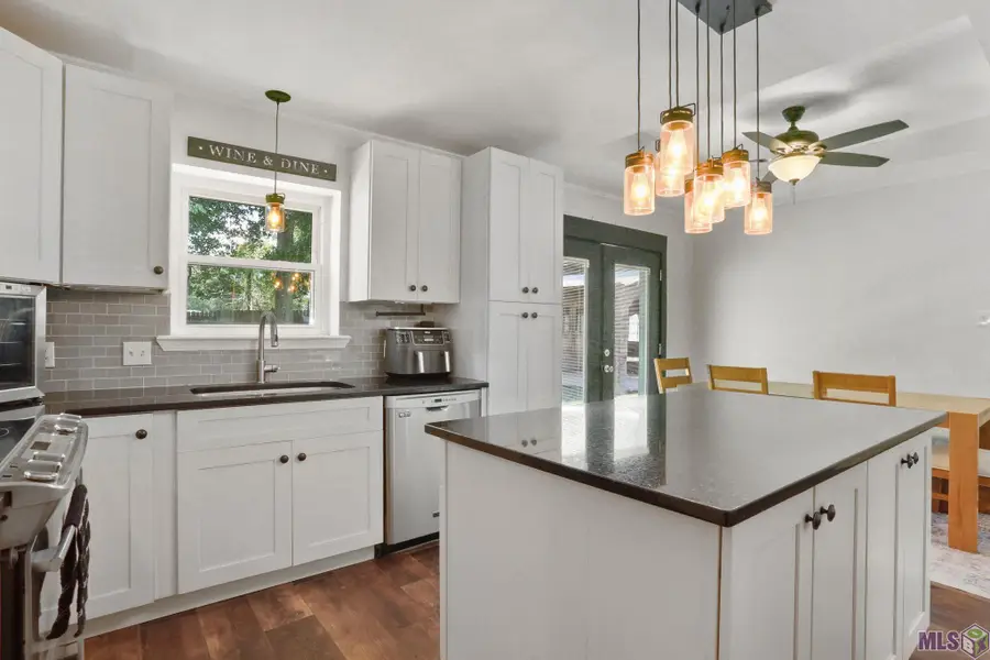 18240 Autumn View Dr, Prairieville, LA 70769 - Image #2