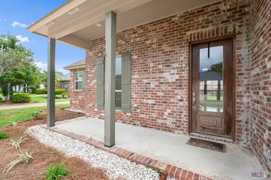 6680 Summerlin Dr, Zachary, LA 70791 - Image #2