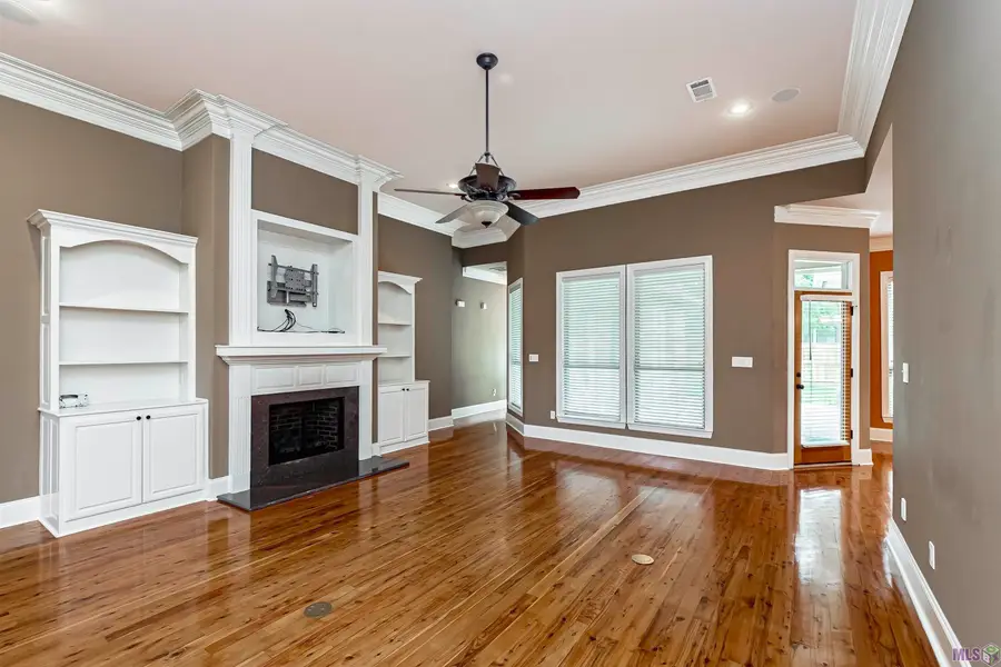 8601 Foxfield Dr, Baton Rouge, LA 70809 - Image #2