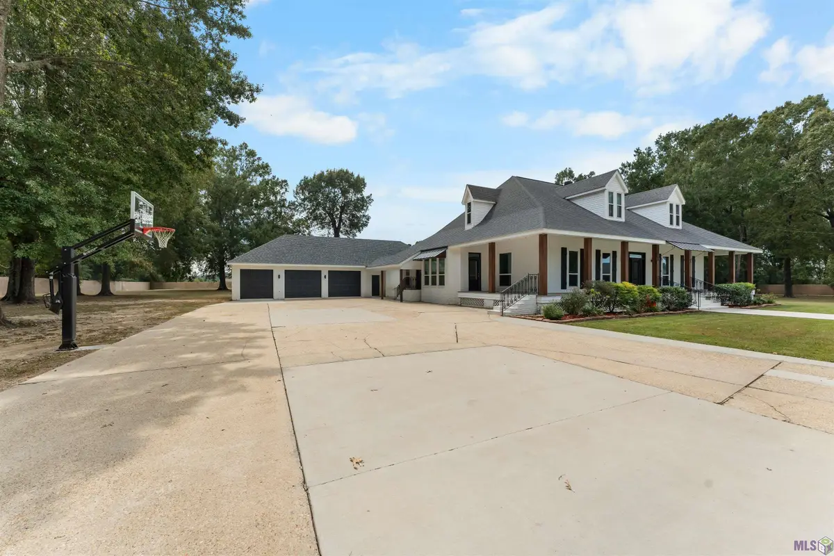 2310 Marianne Dr, Zachary, LA 70791 - Image #1